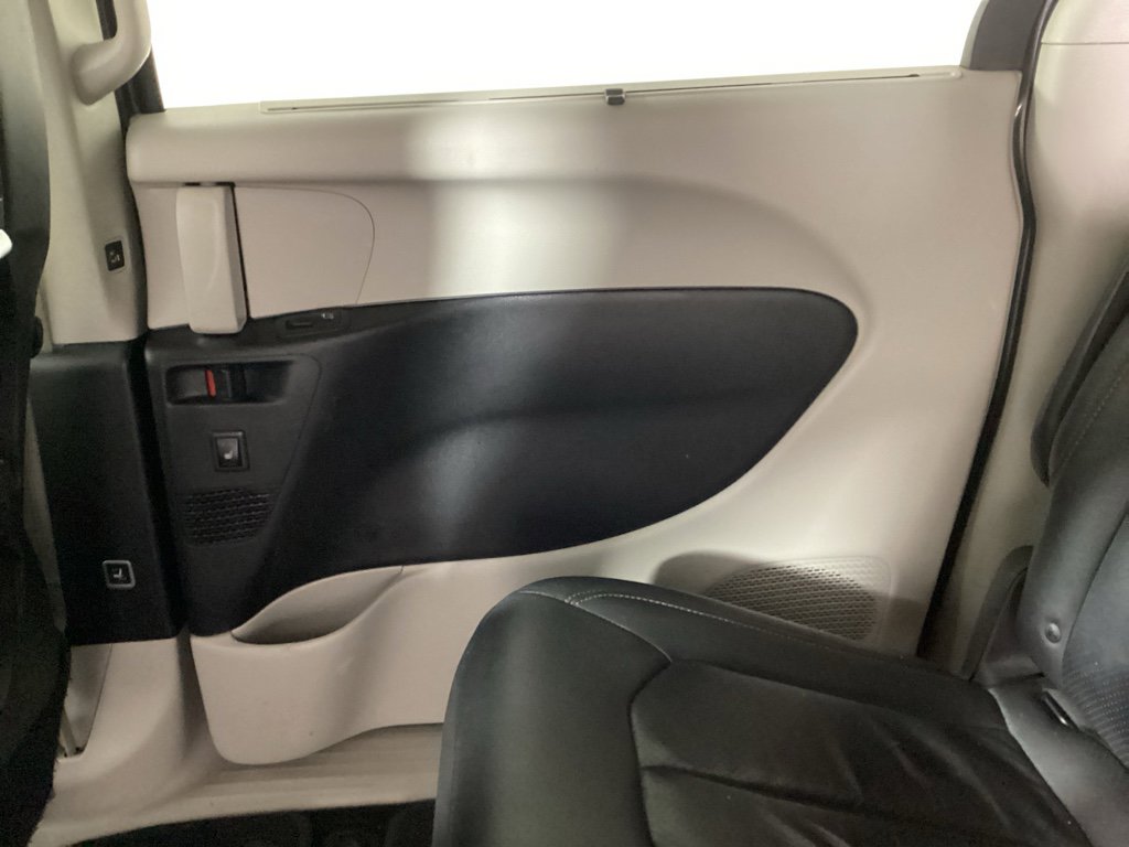 Used 2019 Chrysler Pacifica Touring-L Plus w/ Tire & Wheel Group image 13