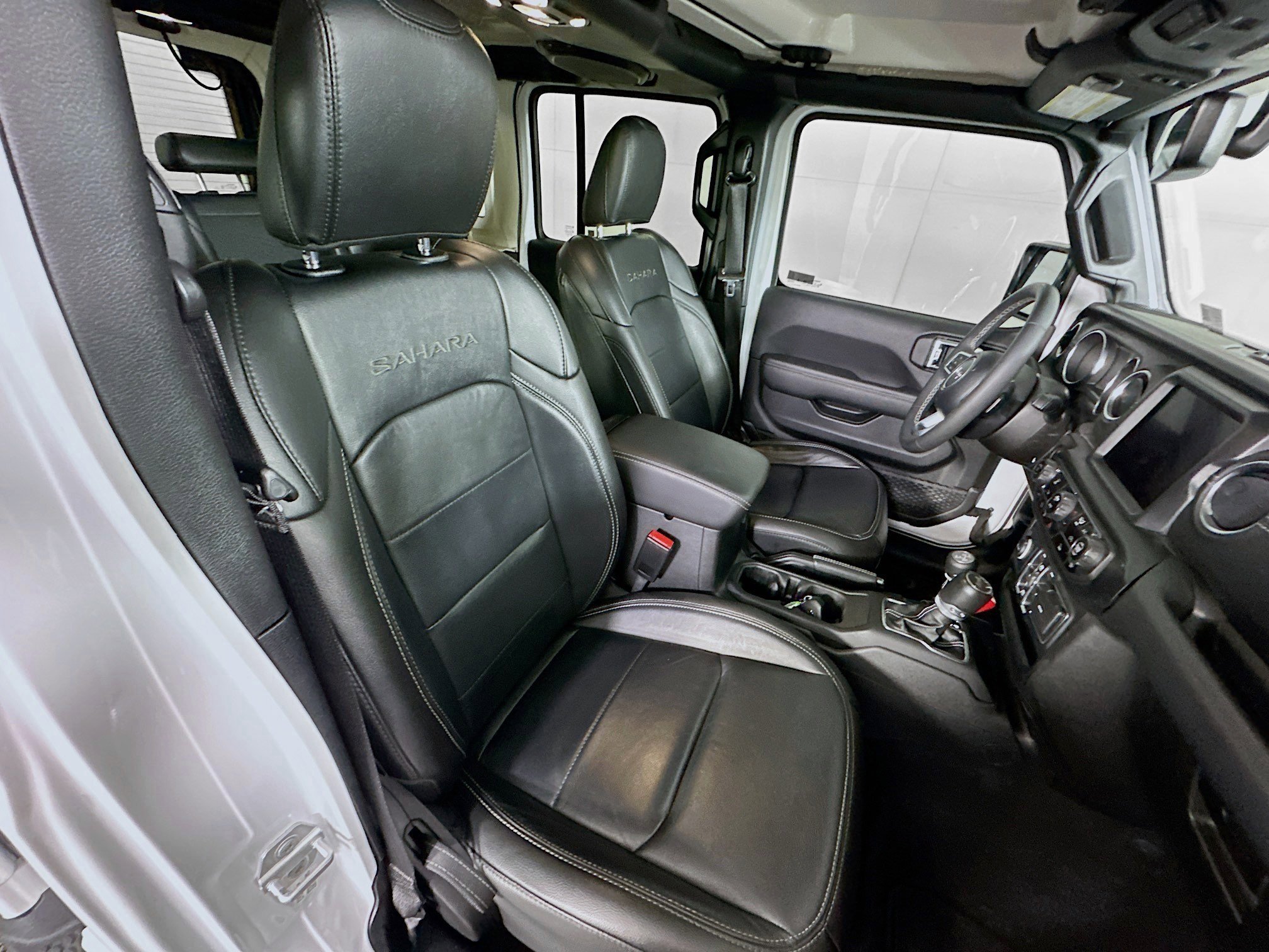Used 2023 Jeep Wrangler Unlimited Sahara AWD/4WD image 29