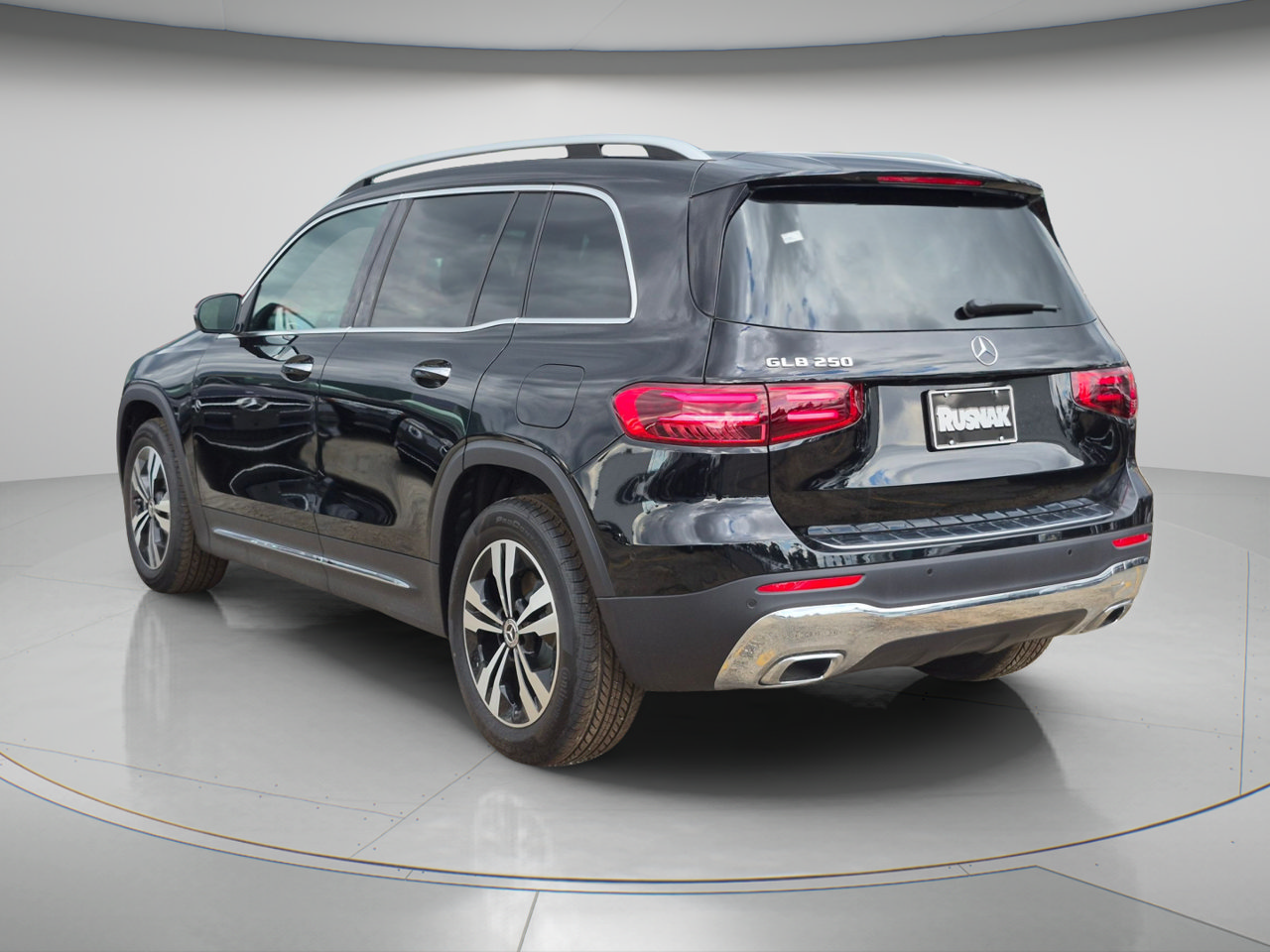 New 2026 Mercedes-Benz GLB 250 image 2
