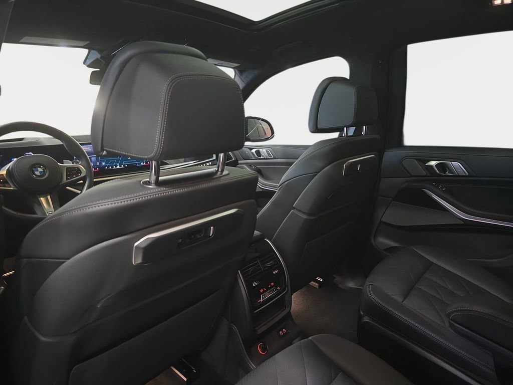 Used 2026 BMW X7 xDrive40i w/ M Sport Package image 13