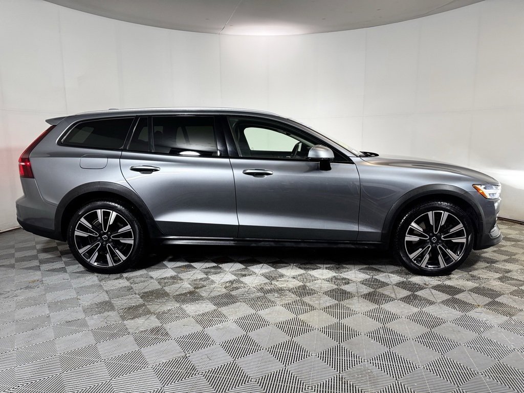 Used 2021 Volvo V60 T5 Cross Country w/ Climate Package image 8