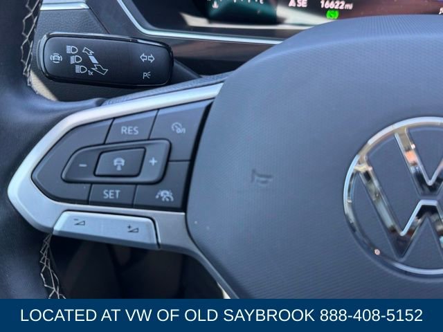 Used 2022 Volkswagen Tiguan SE w/ Panoramic Sunroof Package image 38