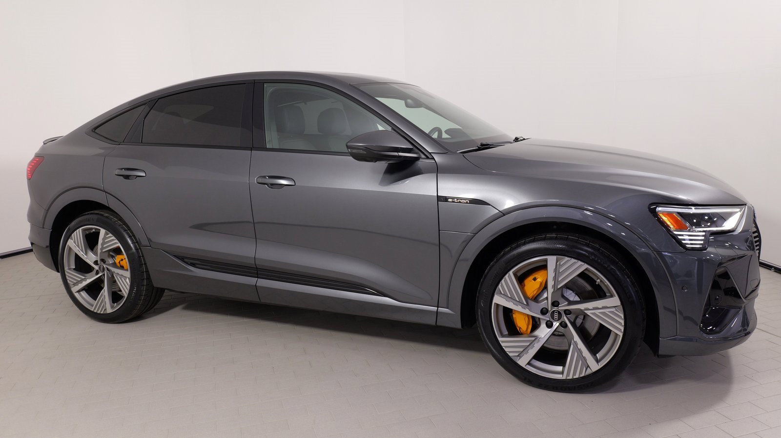 Used 2023 Audi e-tron Prestige w/ Prestige Package image 9