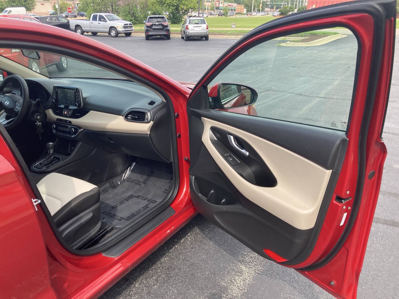 Used 2020 Hyundai Elantra GT FWD image 24