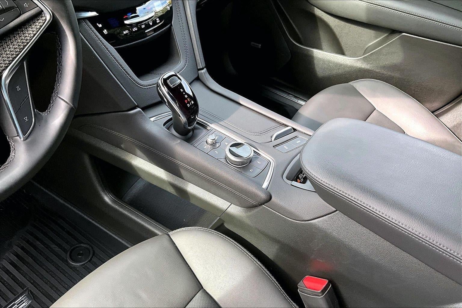 Used 2026 Cadillac XT5 Sportv w/ LPO, Floor Liner Package AWD/4WD image 18