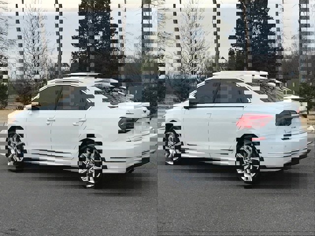 Used 2017 Volkswagen Passat 1.8T SEL Premium image 4