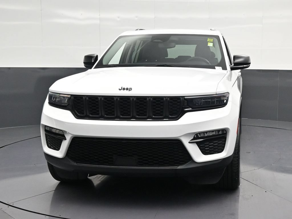 Used 2024 Jeep Grand Cherokee Limited w/ Black Appearance Package AWD/4WD image 6