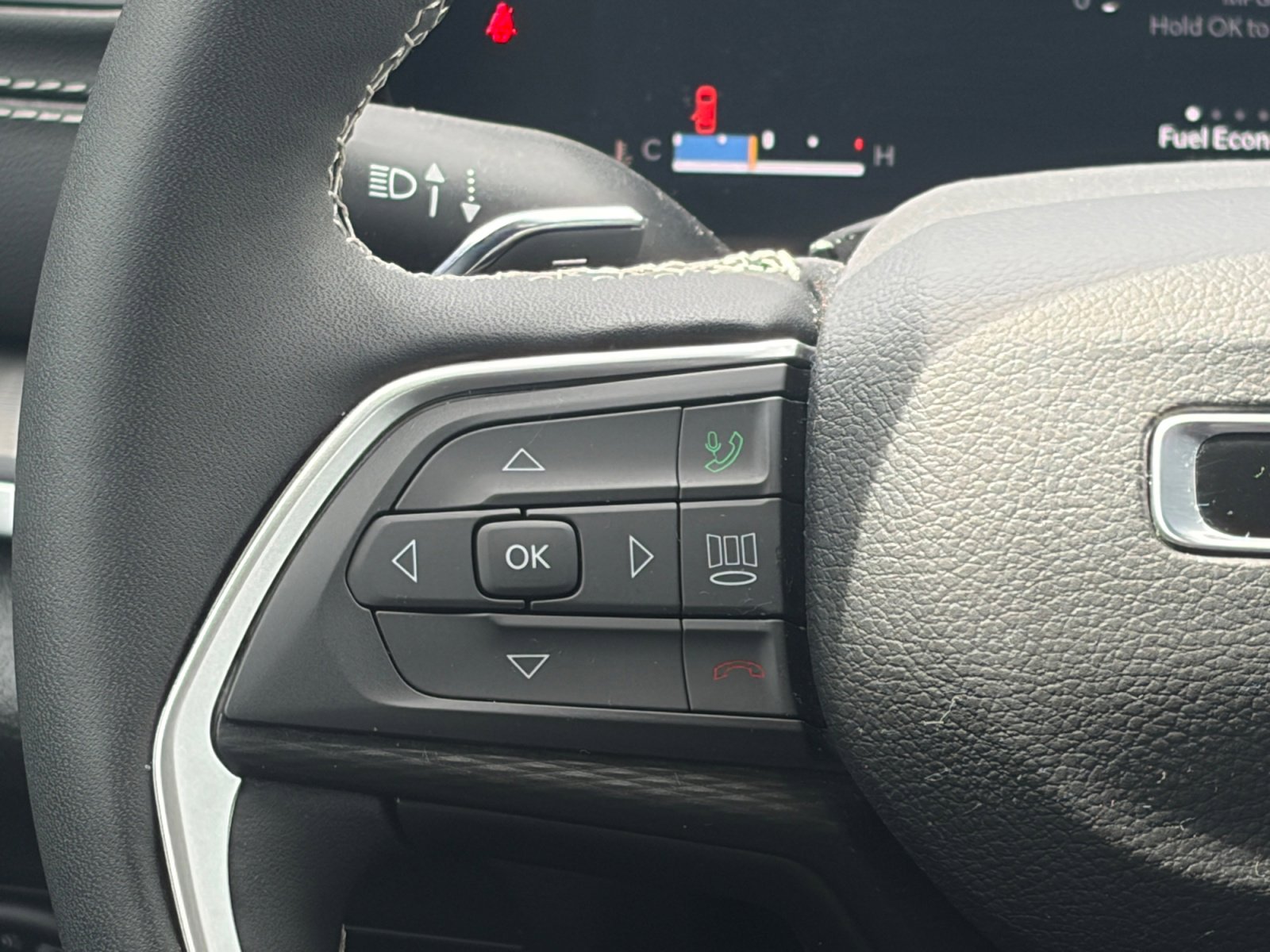 Used 2025 Jeep Grand Cherokee Altitude image 17