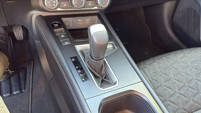 Certified 2025 Nissan Kicks SV AWD/4WD image 18