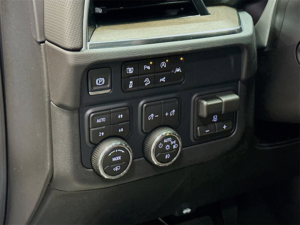 New 2026 Chevrolet Suburban High Country image 11