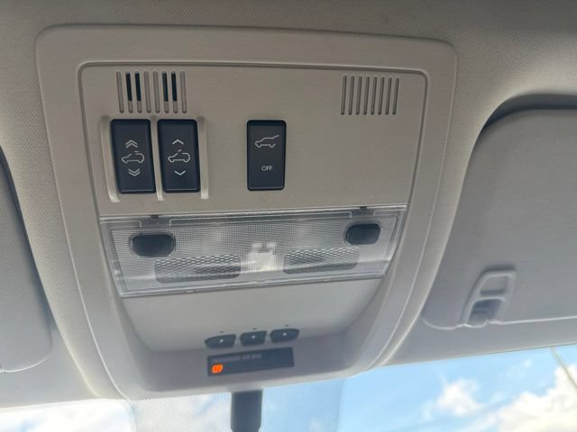 Used 2011 Cadillac Escalade Premium AWD/4WD image 29