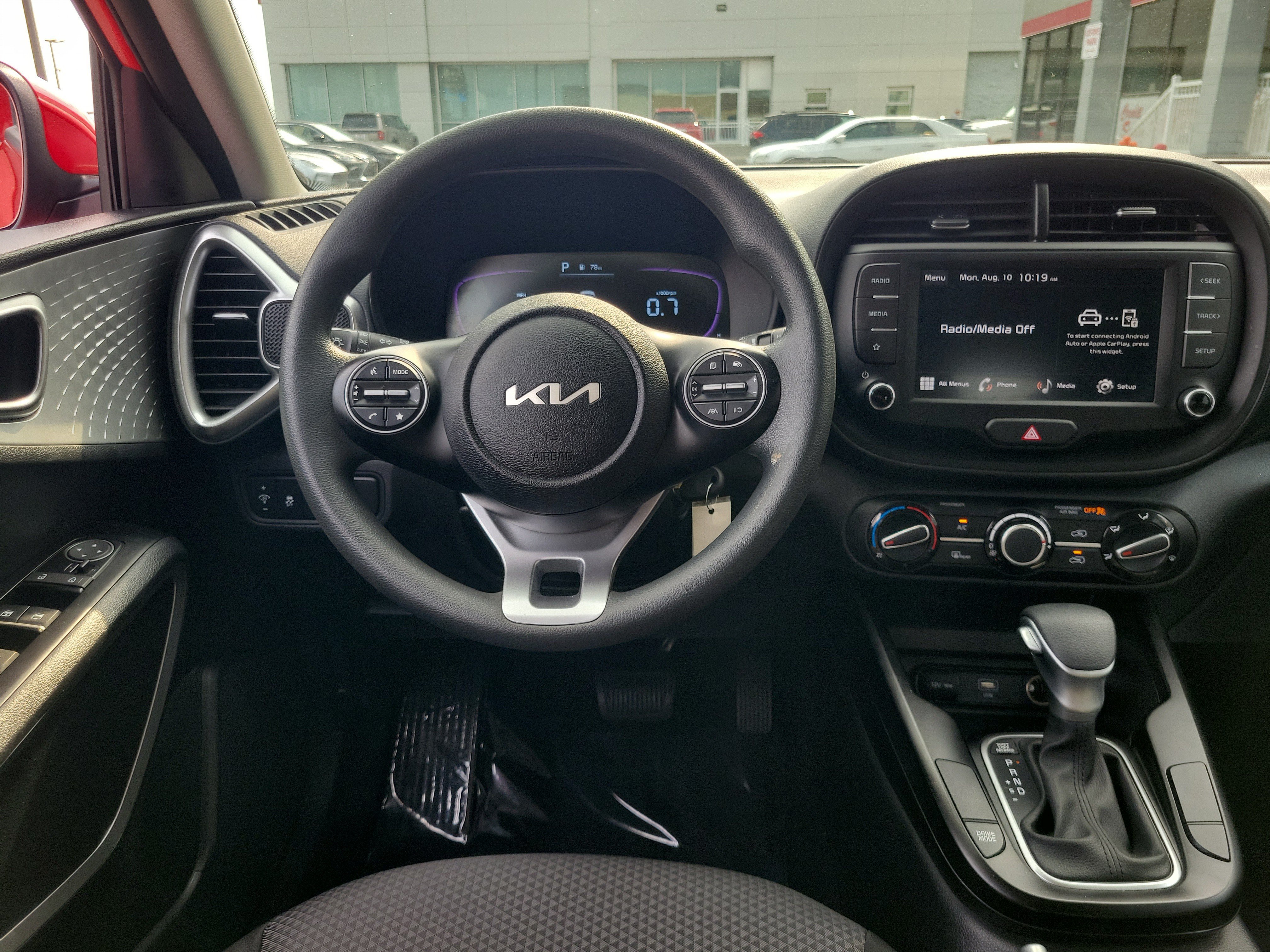 Used 2025 Kia Soul LX FWD image 10
