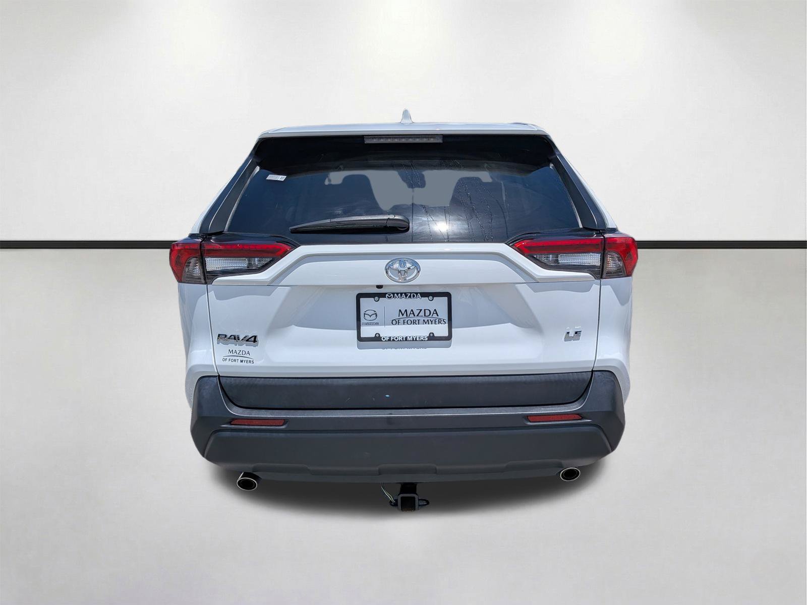 Used 2022 Toyota RAV4 LE FWD image 4