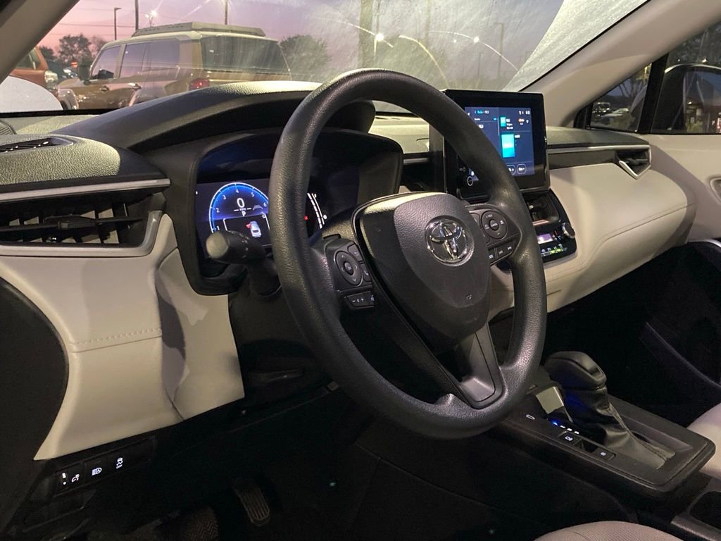 Used 2026 Toyota Corolla Cross L image 9