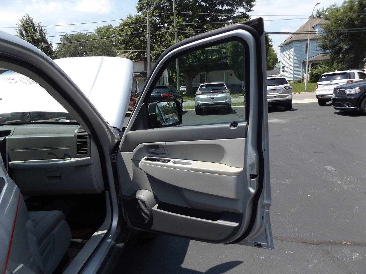 Used 2008 Jeep Liberty Sport AWD/4WD image 24
