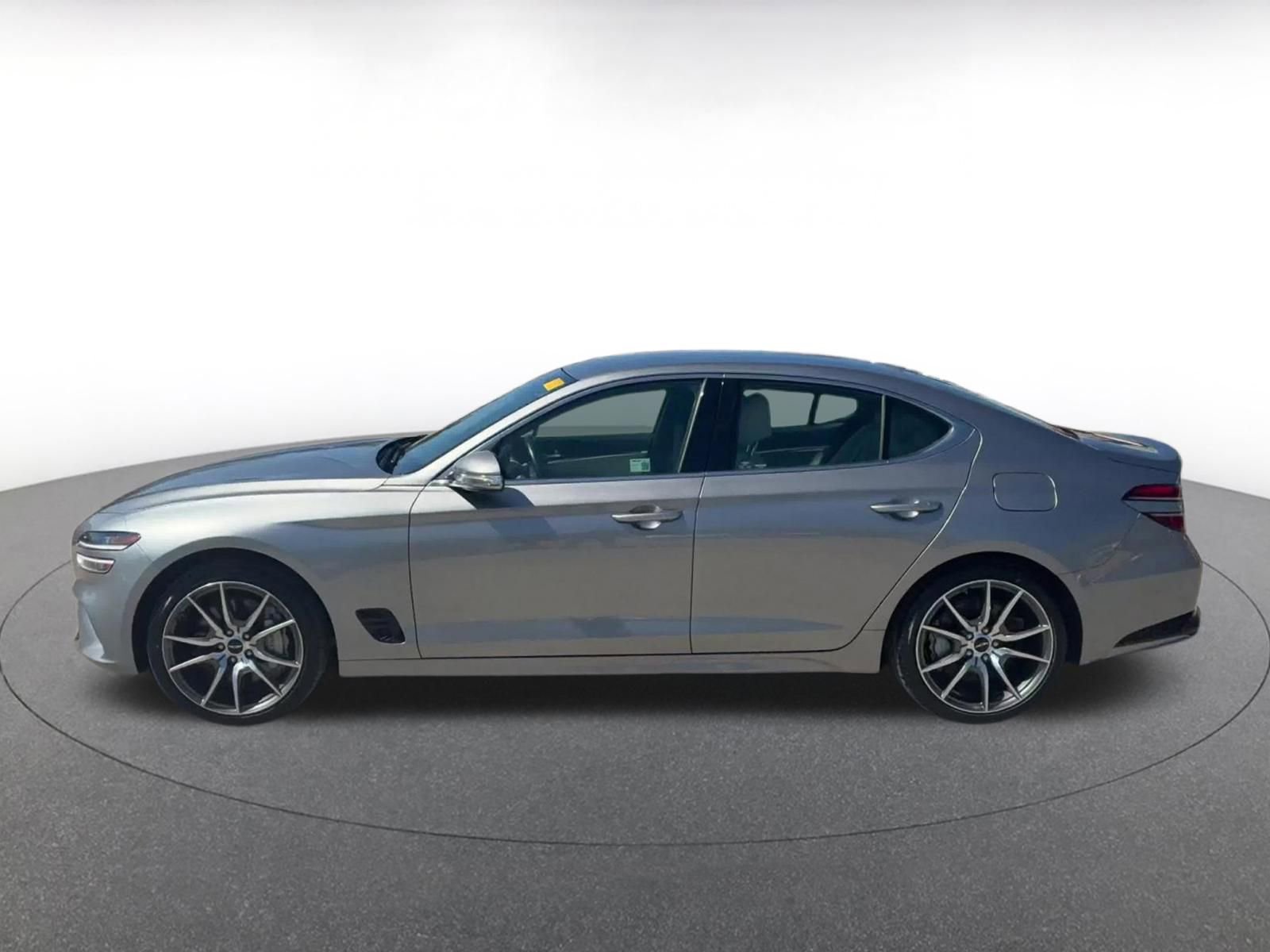 Used 2025 Genesis G70 2.5T image 10