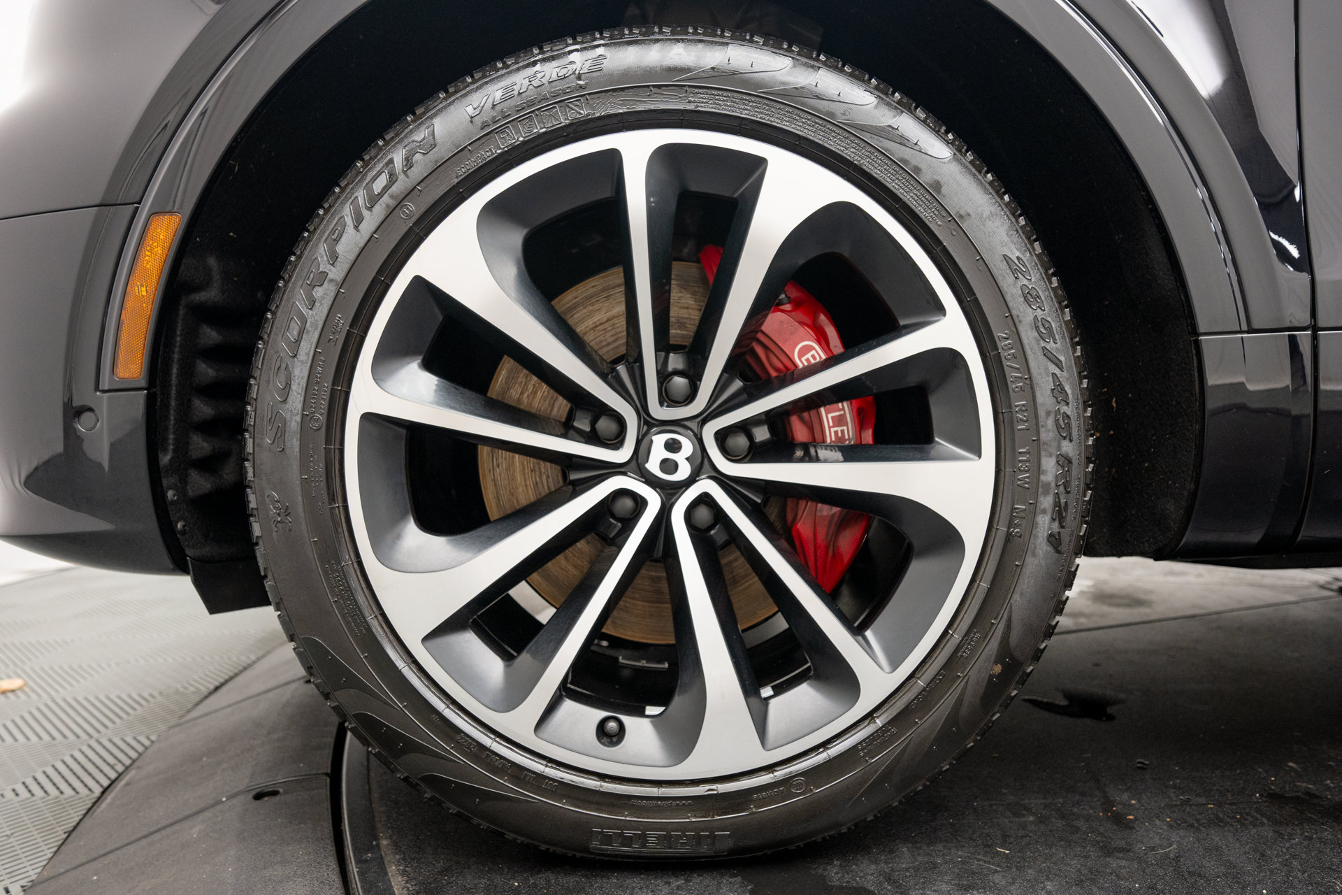 Certified 2022 Bentley Bentayga AWD/4WD image 33