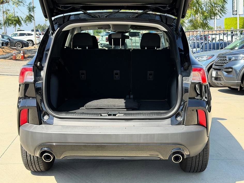 Used 2022 Ford Escape SE w/ SE Sport Appearance Package FWD image 14