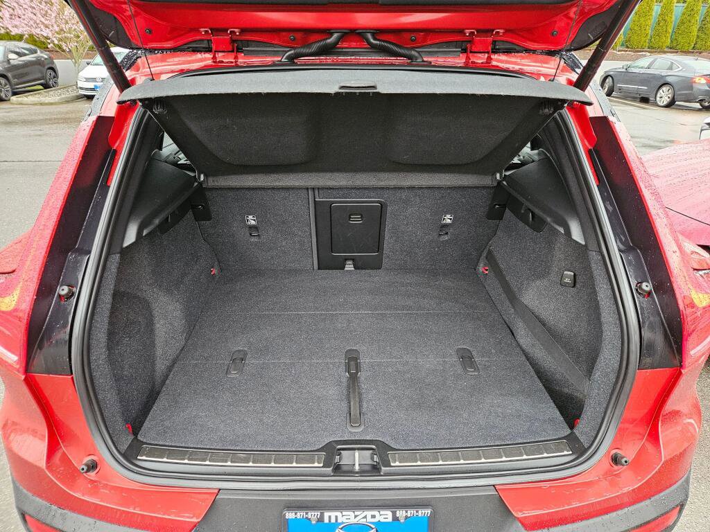 Used 2020 Volvo XC40 T5 R-Design image 9