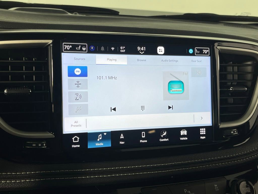 Used 2025 Chrysler Pacifica Select w/ Uconnect Theater Family Group image 16