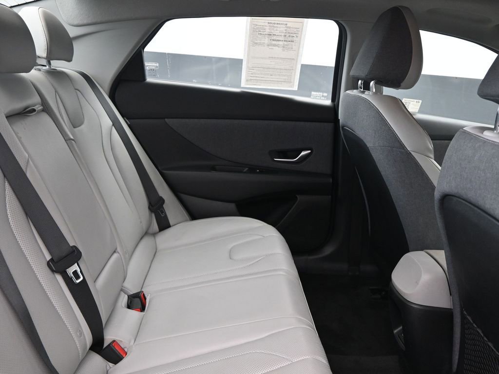 Used 2025 Hyundai Elantra Limited FWD image 13