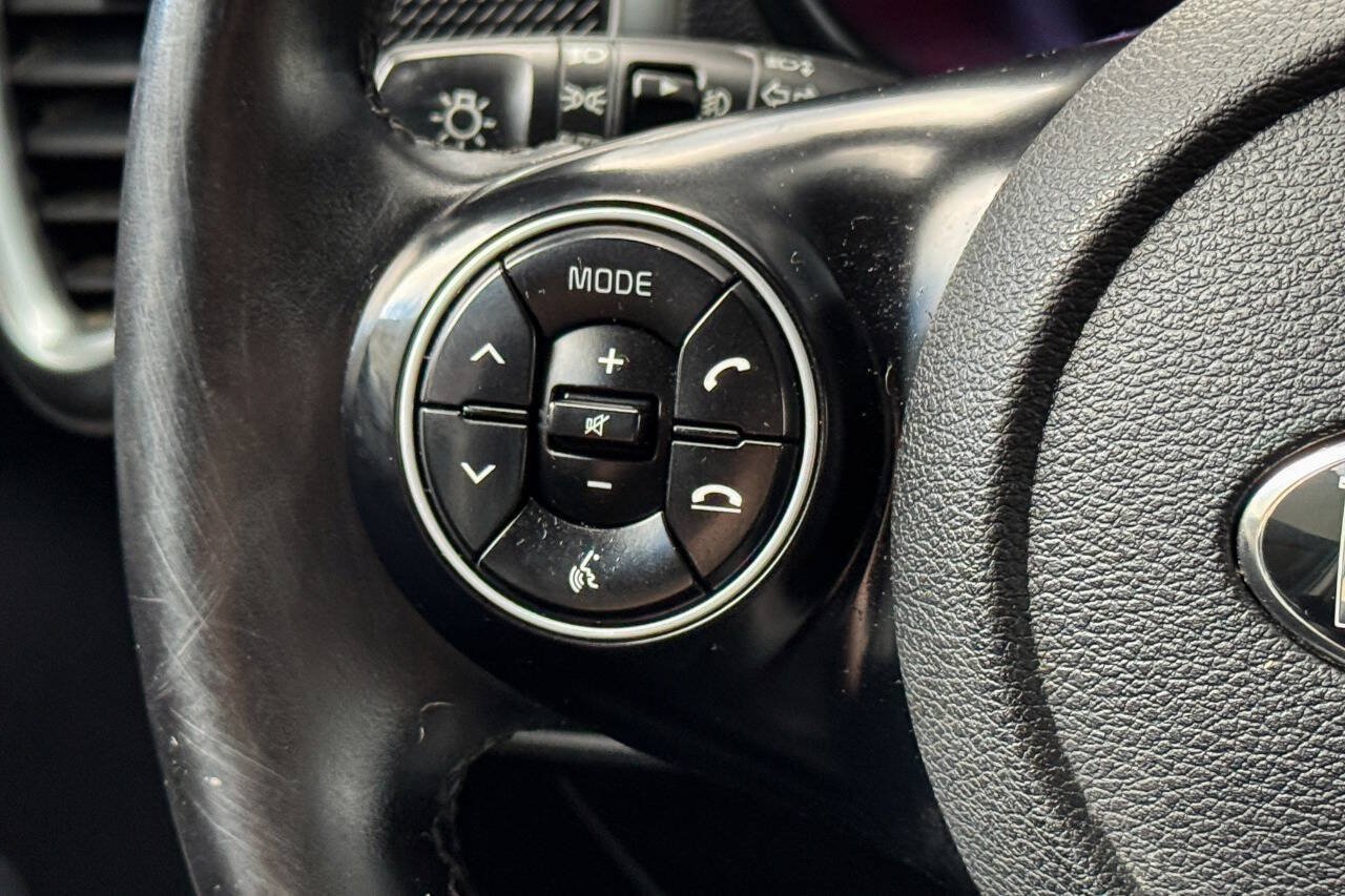 Used 2020 Kia Soul GT-Line FWD image 22