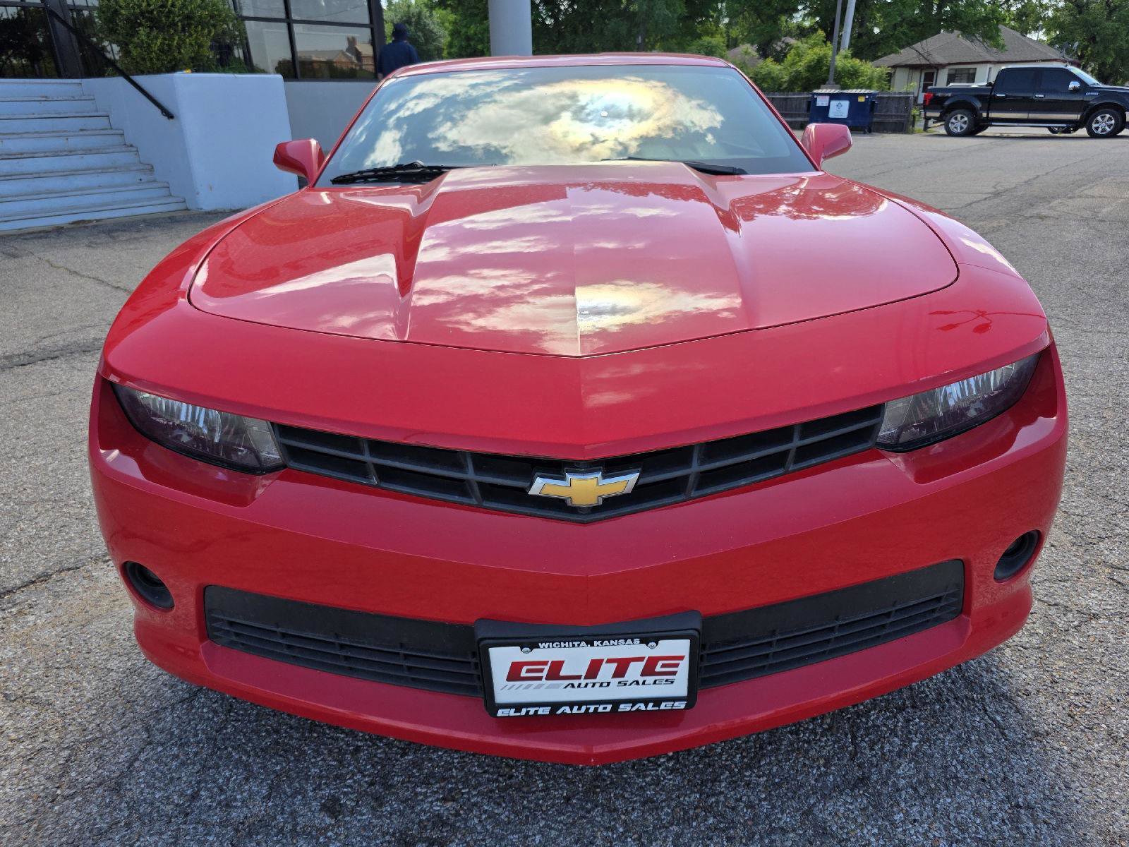Used 2015 Chevrolet Camaro LT w/ 1LT Preferred Package RWD image 2