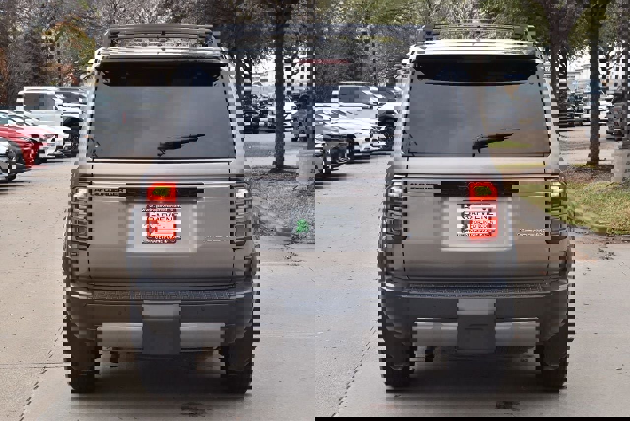 Used 2025 Toyota Land Cruiser image 9