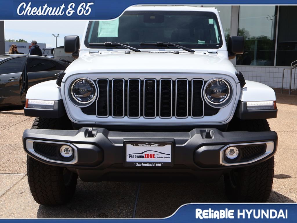Used 2025 Jeep Wrangler Unlimited Sahara AWD/4WD image 8