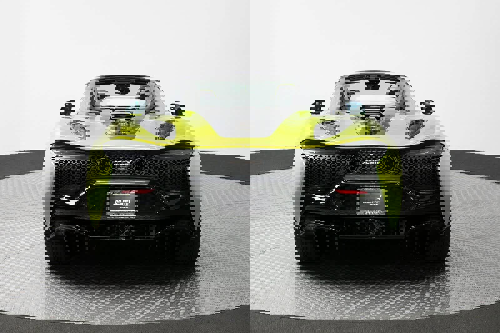 Used 2025 McLaren Artura Spider image 5