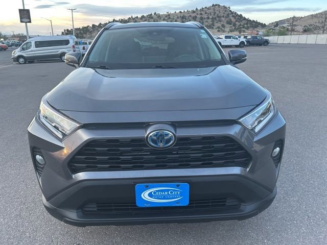 Used 2021 Toyota RAV4 XLE AWD/4WD image 2