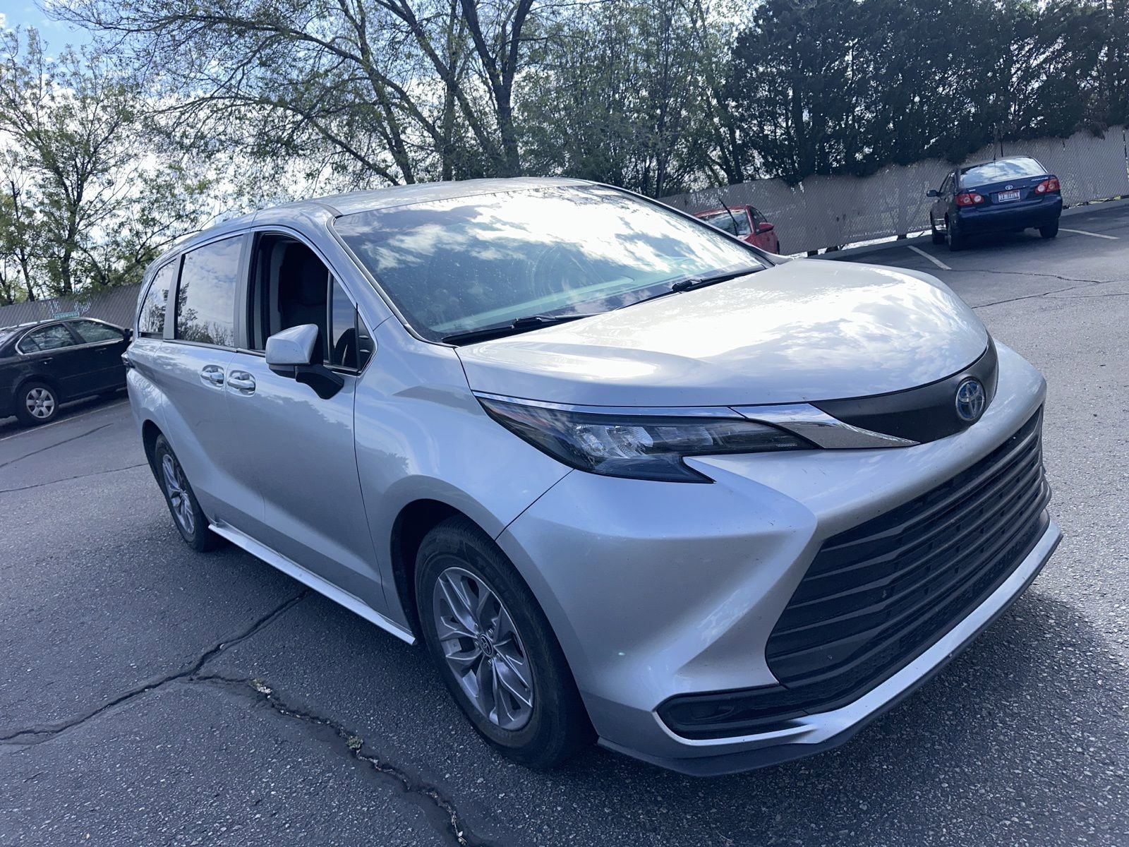 Used 2024 Toyota Sienna LE AWD/4WD image 12