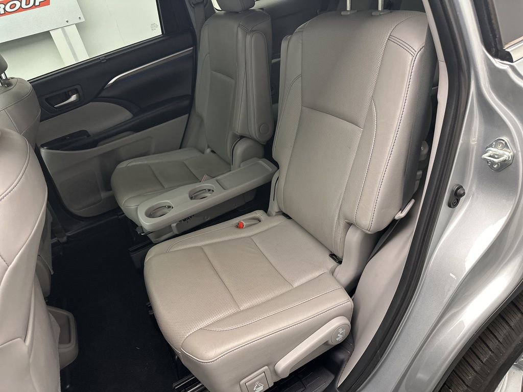 Used 2019 Toyota Highlander Limited image 15