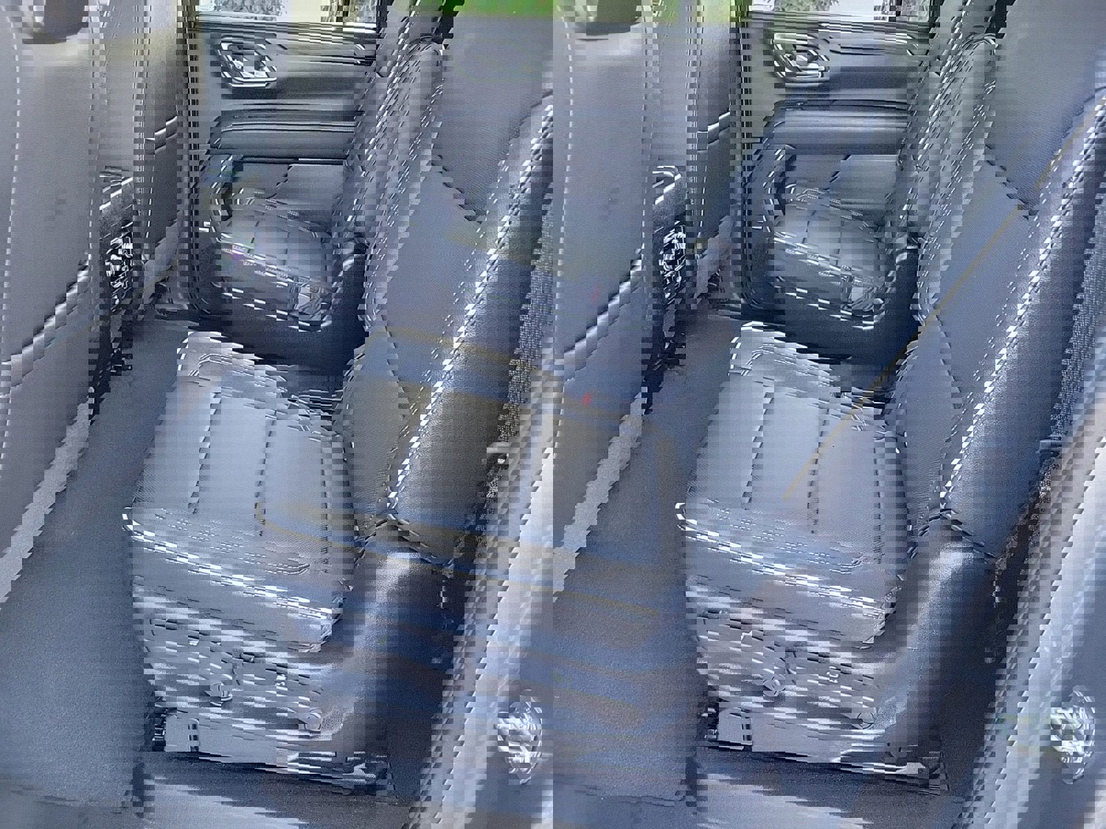 Used 2021 GMC Yukon XL SLT w/ Rear Media and Nav Package image 15