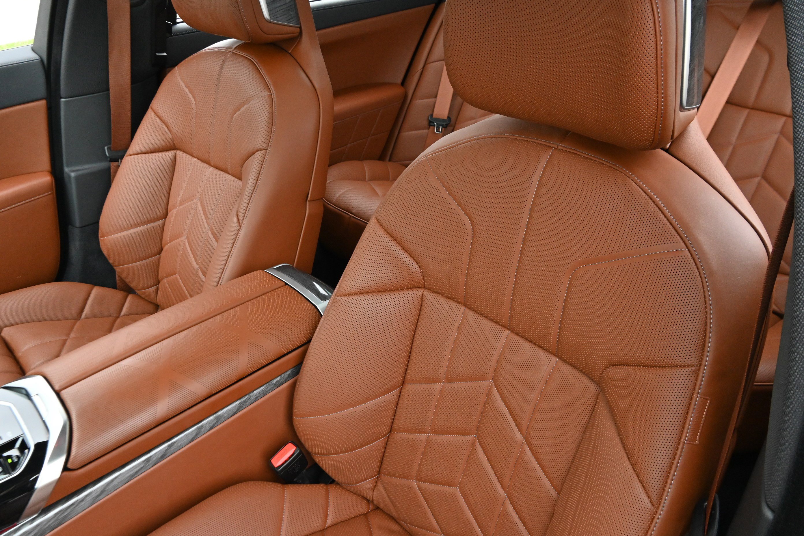 Certified 2024 BMW 760i xDrive AWD/4WD image 12