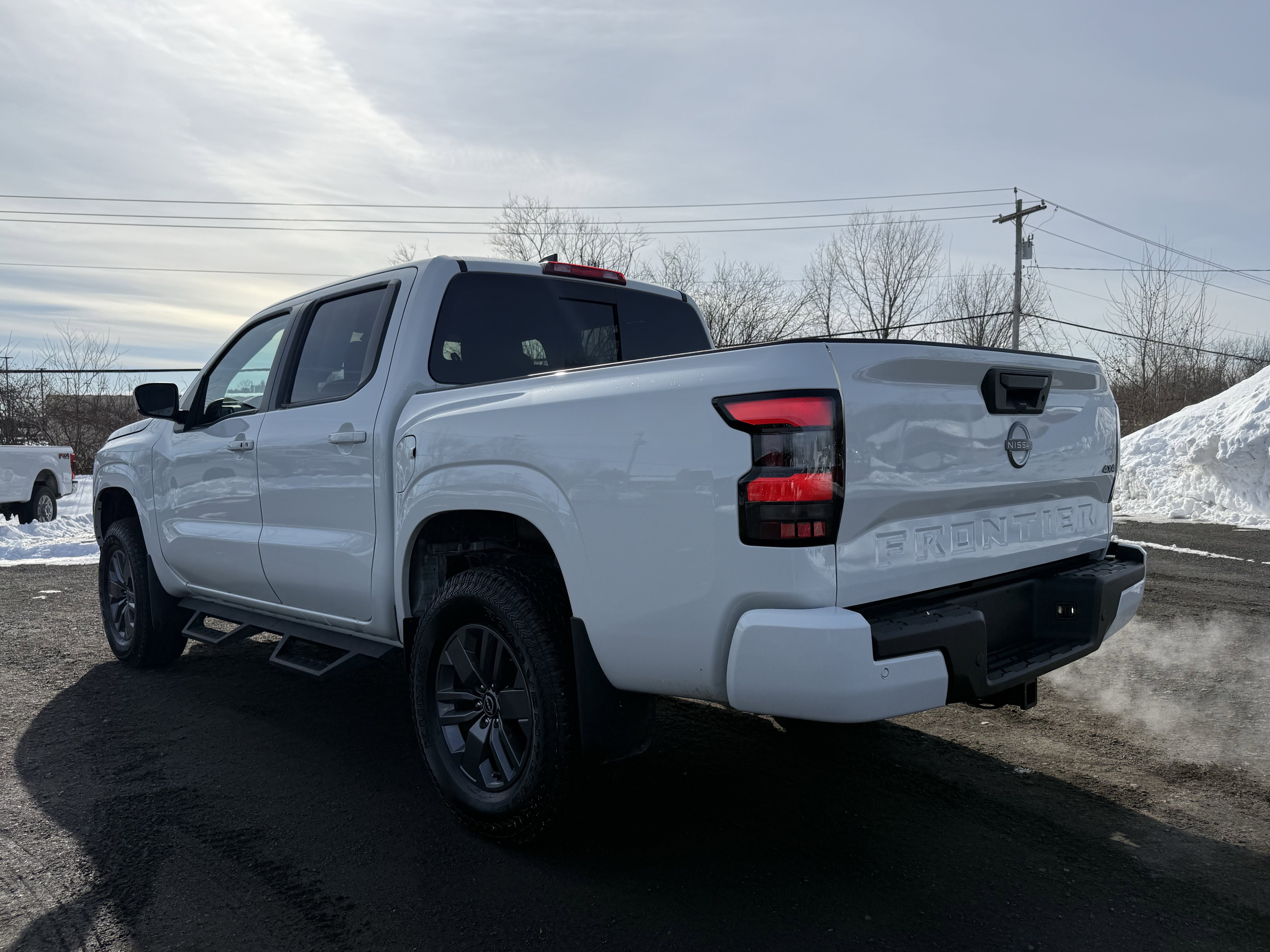 Used 2025 Nissan Frontier SV w/ SV Convenience Package image 9