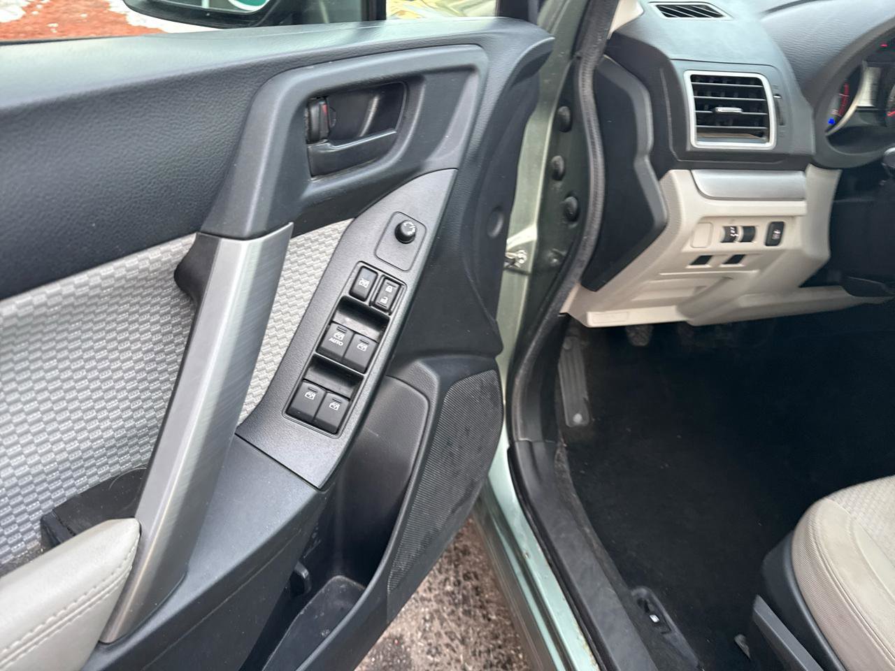 Used 2017 Subaru Forester 2.5i image 15