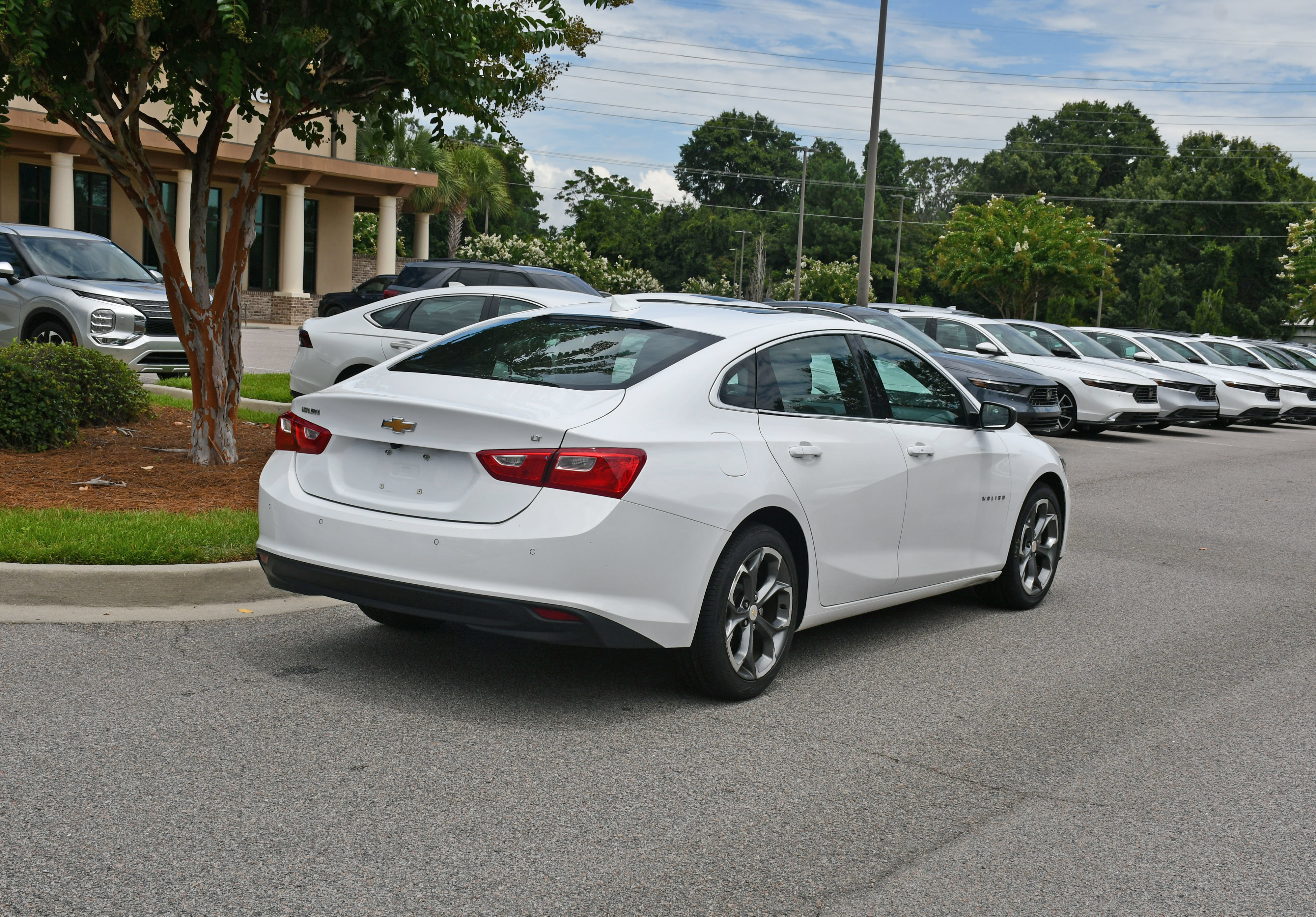 Used 2024 Chevrolet Malibu LT FWD image 3