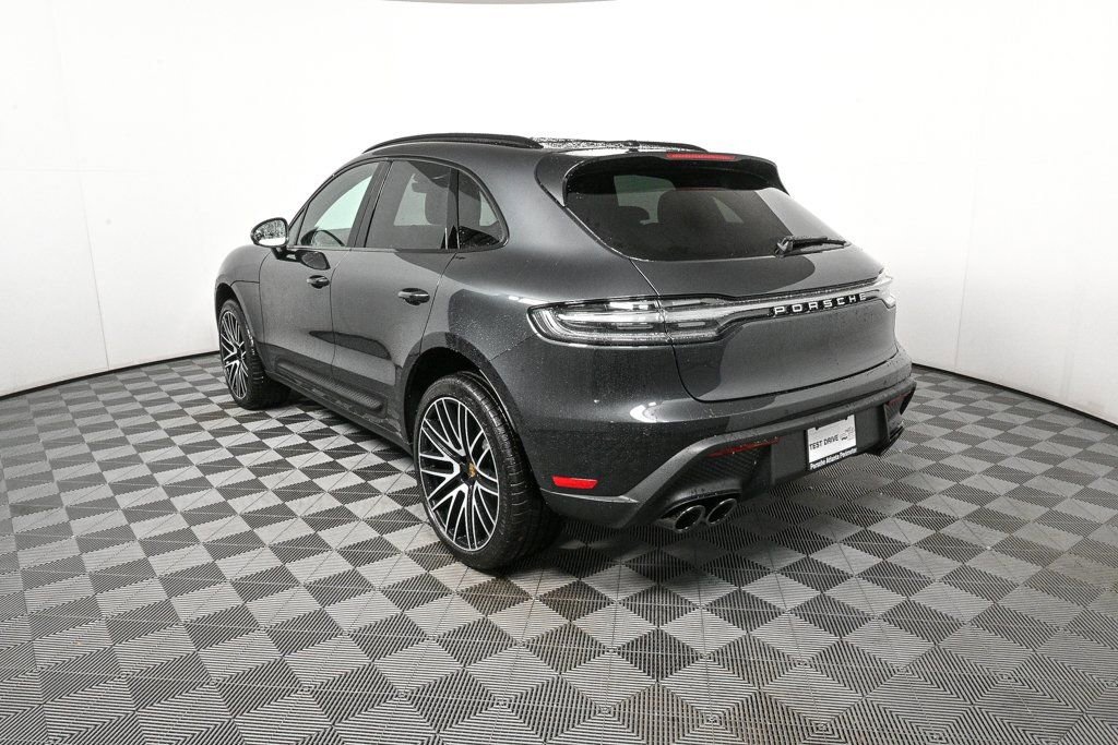Certified 2026 Porsche Macan AWD/4WD image 3
