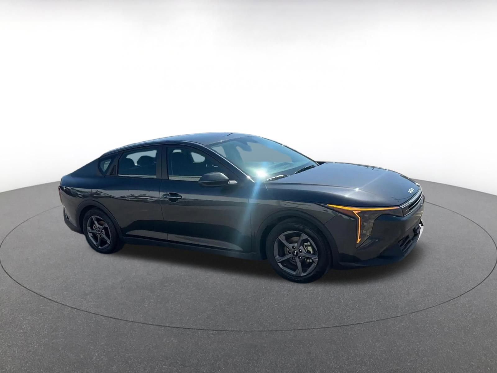 Used 2025 Kia K4 FWD image 2