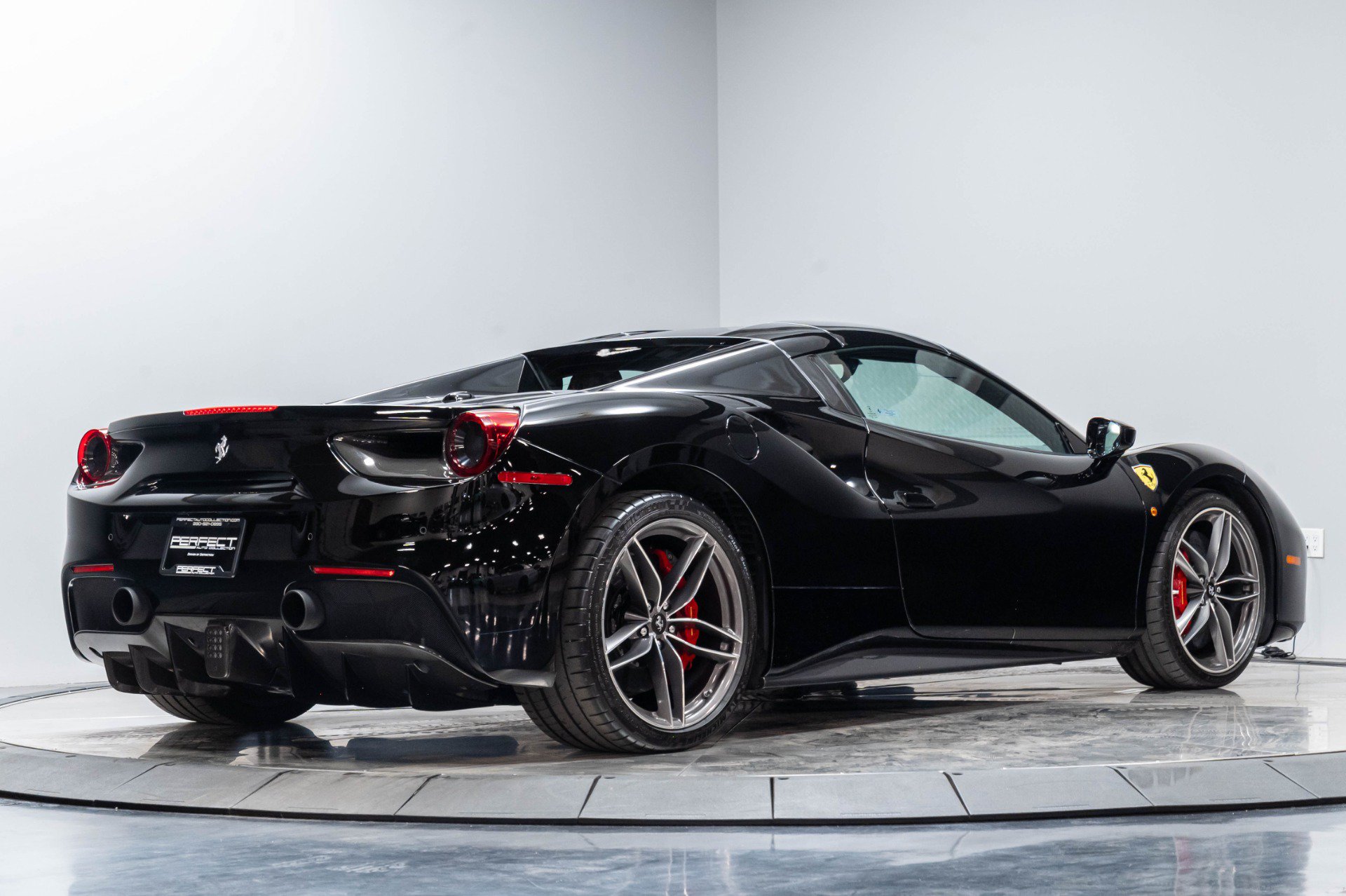 Used 2016 Ferrari 488 Spider RWD image 18