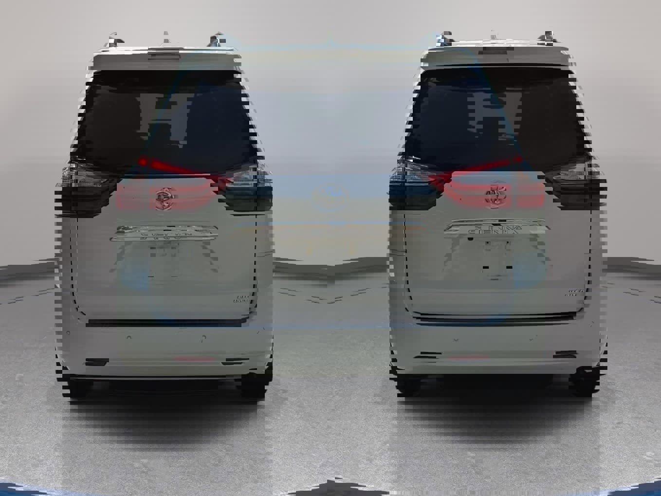 Used 2018 Toyota Sienna Limited image 6