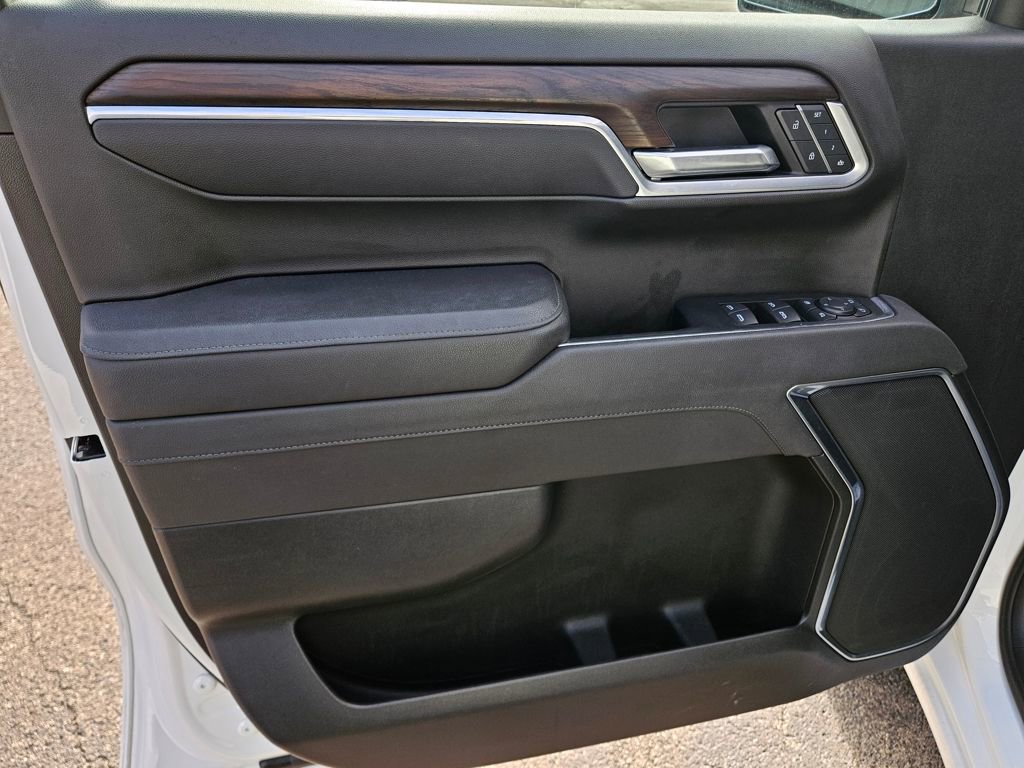 Used 2025 GMC Sierra 1500 SLT AWD/4WD image 16