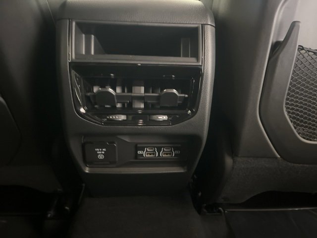 New 2025 Jeep Grand Cherokee Altitude image 28