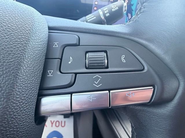 Used 2025 Cadillac XT4 Premium Luxury image 11