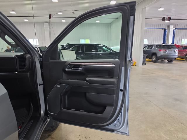 Used 2024 Chevrolet Silverado 1500 LTZ AWD/4WD image 32