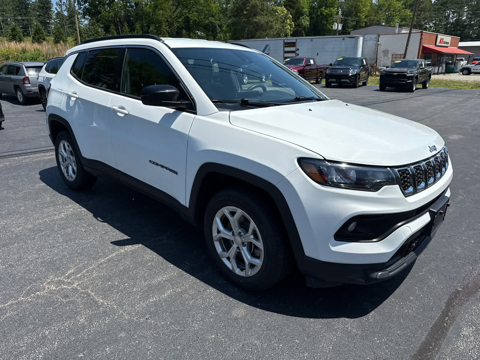 Used 2024 Jeep Compass Latitude AWD/4WD image 30