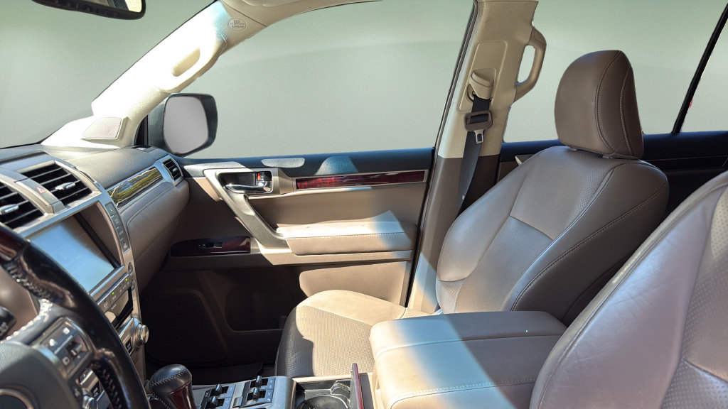 Used 2017 Lexus GX 460 Luxury w/ Sport Design Package AWD/4WD image 13
