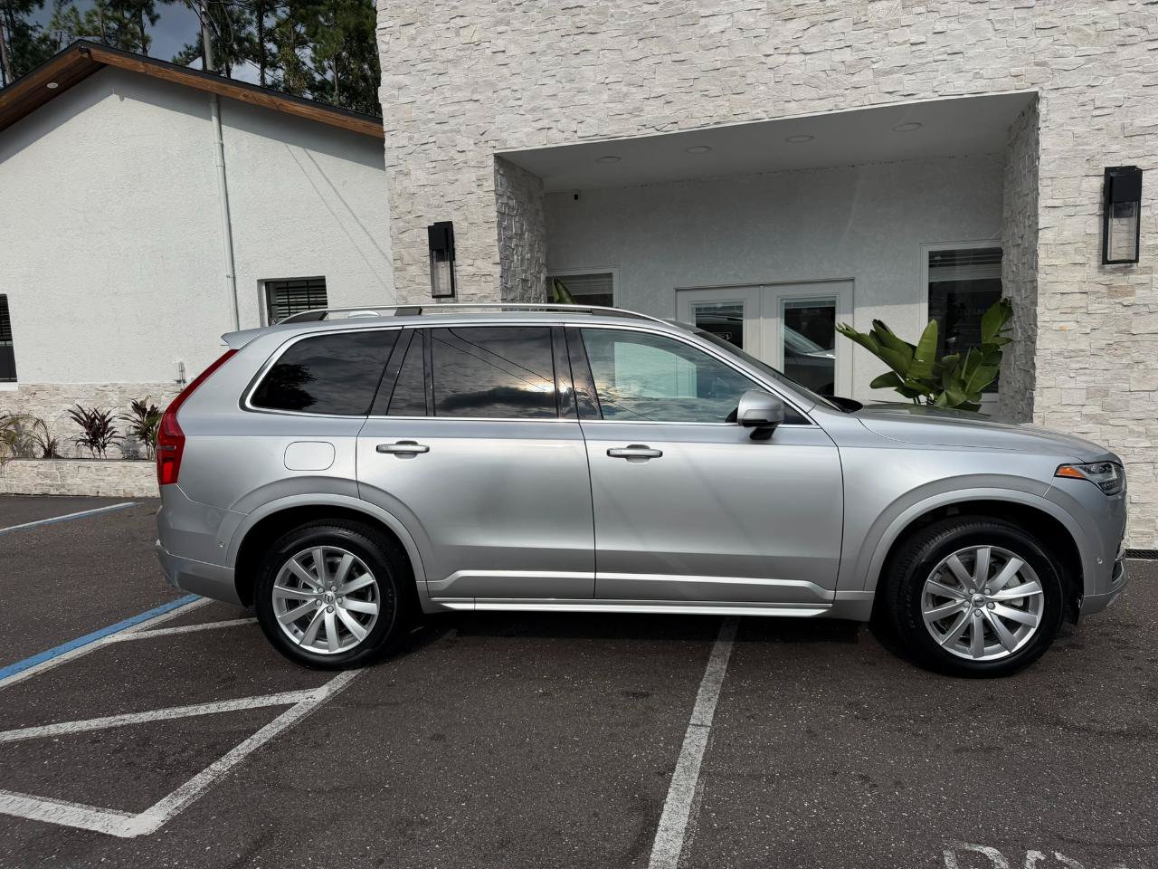 Used 2018 Volvo XC90 T6 Momentum w/ Convenience Package AWD/4WD image 20