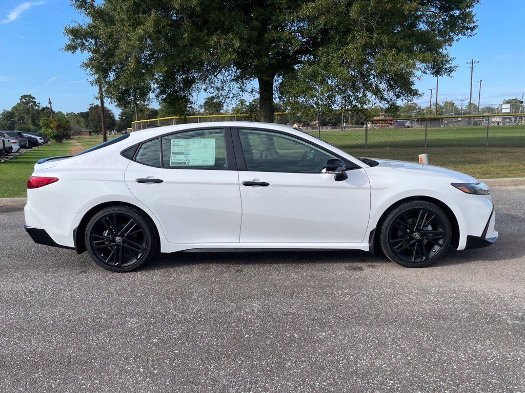 New 2026 Toyota Camry Hybrid FWD image 8